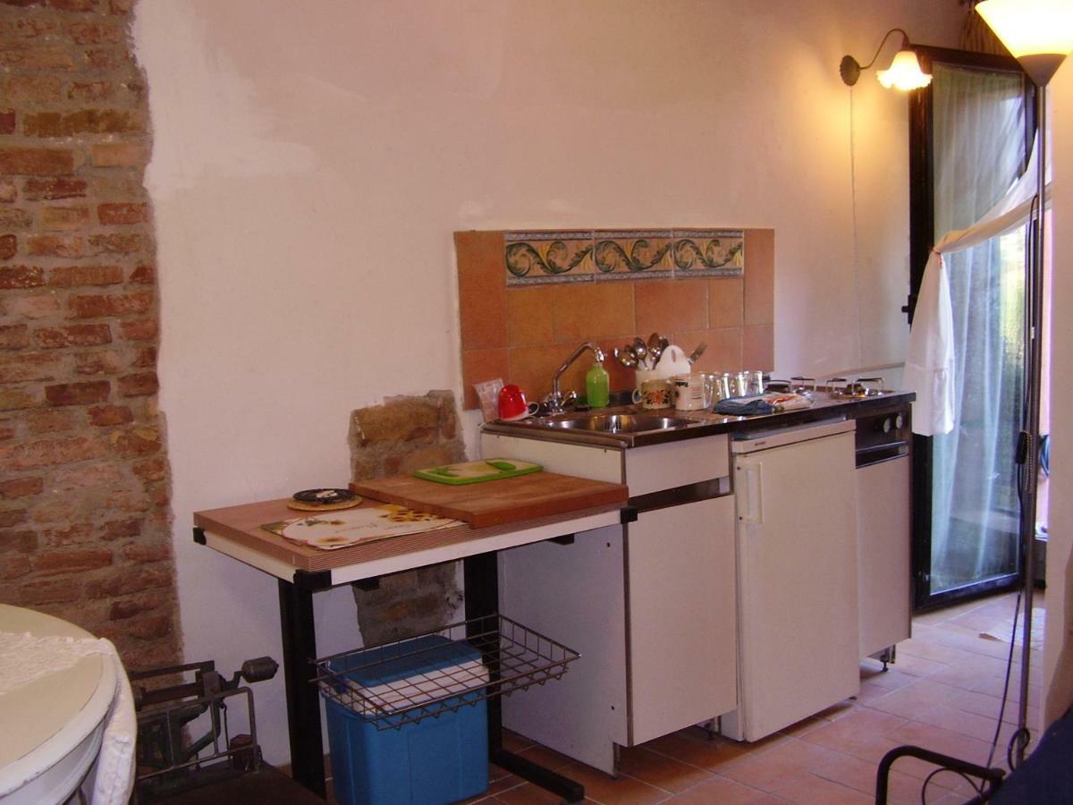 Abruzzocasacampagna Collecorvino - Monolocale Con Mini-Cucina, Giardino E Parcheggio Villa Exterior photo