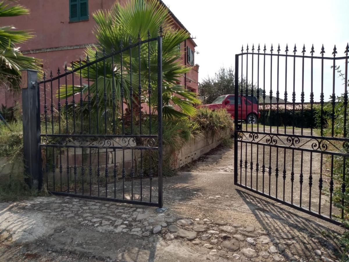 Abruzzocasacampagna Collecorvino - Monolocale Con Mini-Cucina, Giardino E Parcheggio Villa Exterior photo